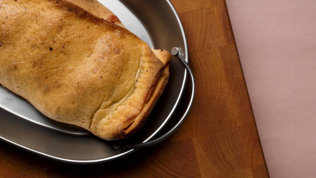 Für den Zwetschgenstrudel von Caspar Plautz werden mehlige, gekochte und abgekühlte Kartoffeln verwendet. Für den Zwetschgenstrudel von Caspar Plautz werden mehlige, gekochte und abgekühlte Kartoffeln verwendet.