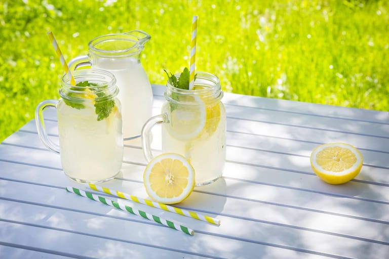 Selbstgemachte Zitronenlimonade: Im Sommer eine köstliche Erfrischung.