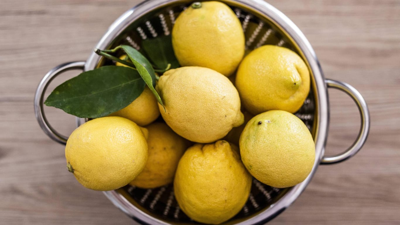 Korb mit Zitronen: Die frische Zitrusfrucht ist ein wahres Wunderwerk.