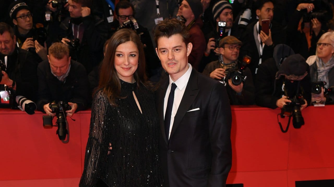 Sam Riley kommt mit seiner Frau Alexandra Maria Lara zur Eröffnungsgala. Sam Riley kommt mit seiner Frau Alexandra Maria Lara zur Eröffnungsgala.