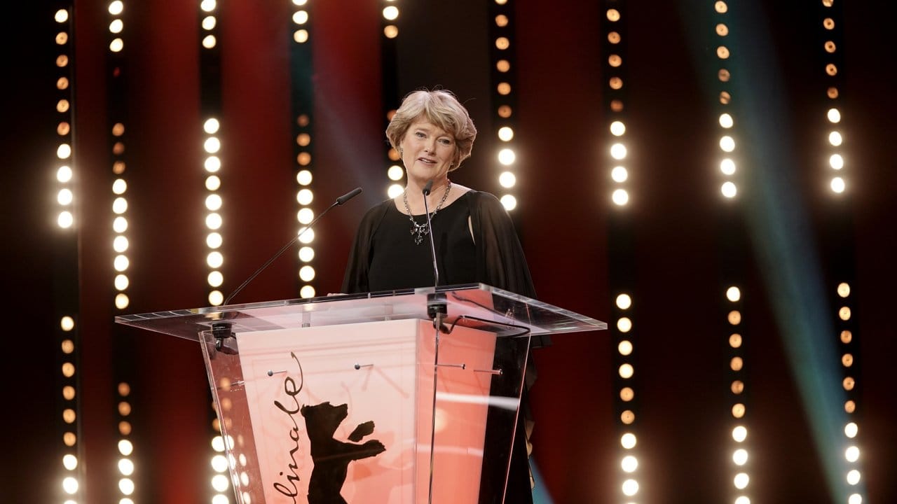 Kulturstaatsministerin Monika Grütters rief dazu auf, die Berlinale auch als vielstimmige Demonstration gegen Ausgrenzung und gegen Rassismus zu begreifen. Kulturstaatsministerin Monika Grütters rief dazu auf, die Berlinale auch als vielstimmige Demonstration gegen Ausgrenzung und gegen Rassismus zu begreifen.