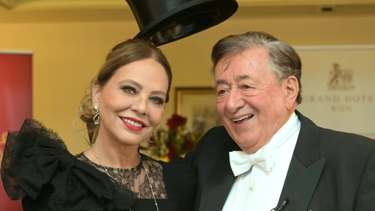 Gemeinsam auf dem Wiener Opernball: Richard Lugner und seine diesjährige Begleitung Ornella Muti. Gemeinsam auf dem Wiener Opernball: Richard Lugner und seine diesjährige Begleitung Ornella Muti.
