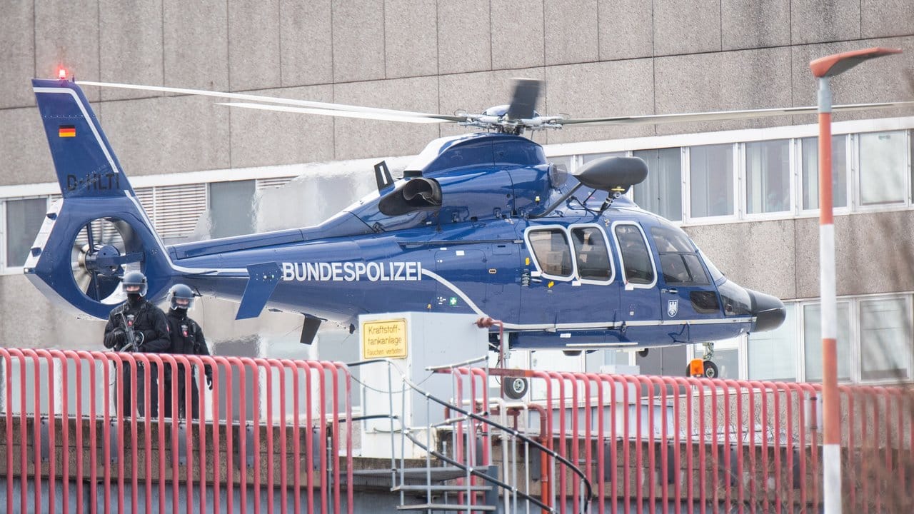 Ein Hubschrauber der Bundespolizei brachte das mutmaßlichen Mafia-Mitglied aus Montenegro zum Flughafen von Hannover.