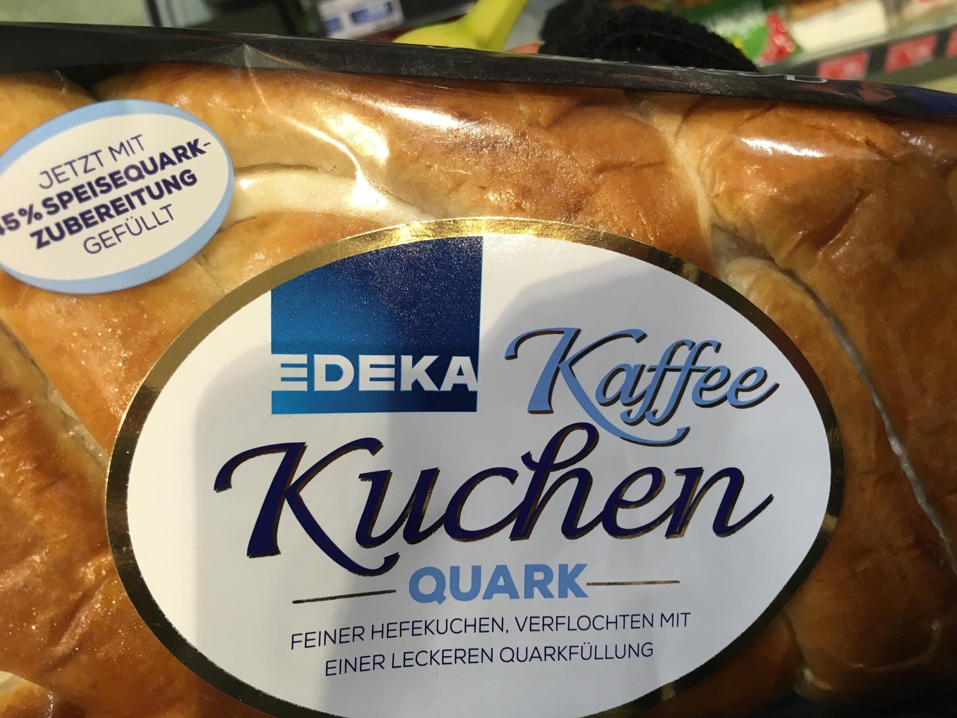Kuchen: Der feine Hefekuchen von Edeka wirbt mit einer "leckeren Quarkfüllung" ...