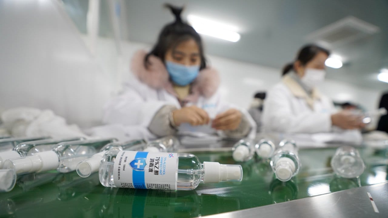Die Produktion von Desinfektionsmittel wird in China massiv ausgeweitet.