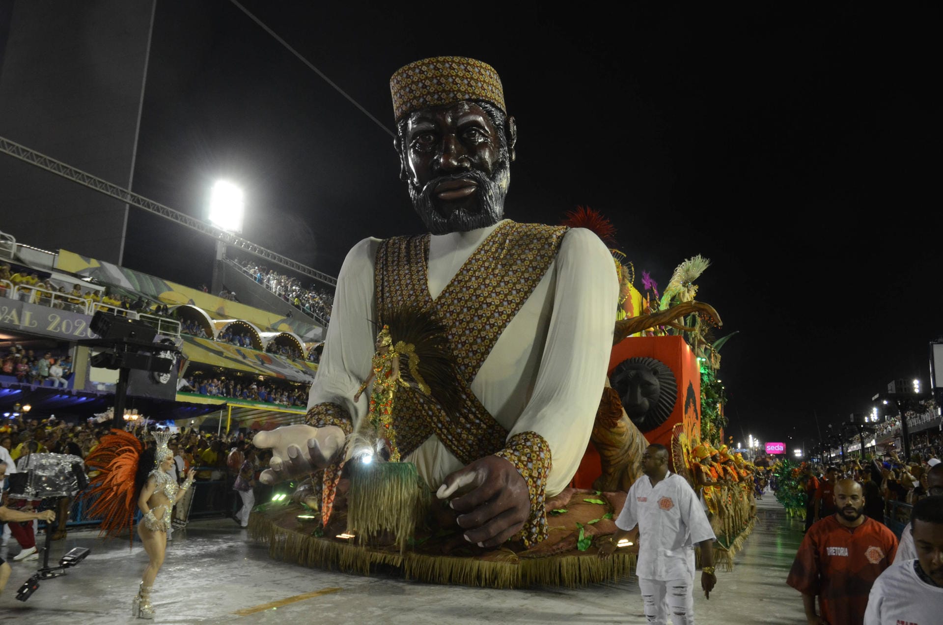 Umzugswagen im Sambadromo in Rio: Der Wettkampf der Karnevalsschulen dauert vier Tage lang.