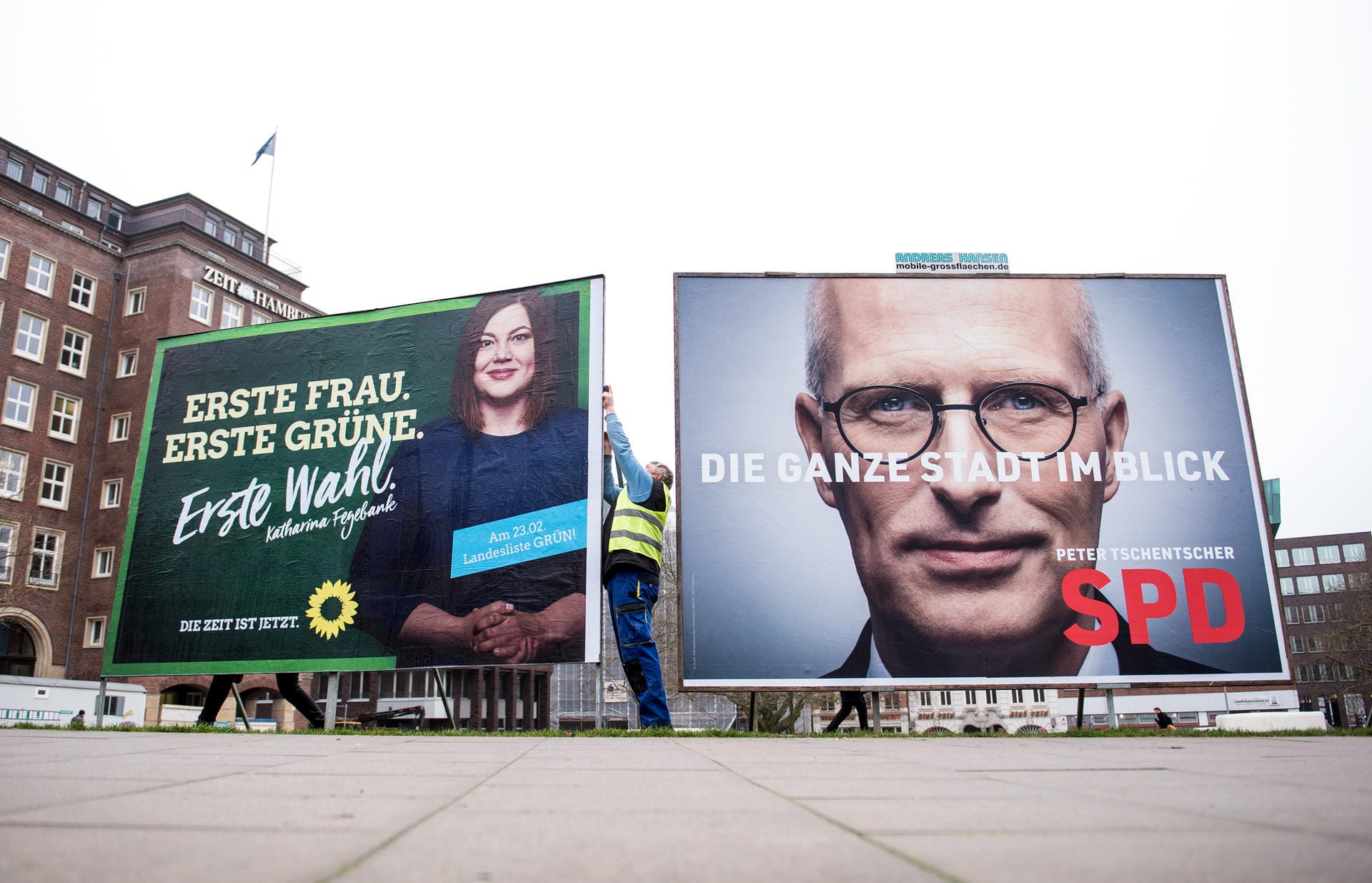 Wahlplakate für die Bürgerschaftswahl: In Hamburg gelten Katharina Fegebank von den Grünen und Peter Tschentscher von der SPD als aussichtsreiche Kandidaten.