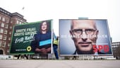 Wahlplakate für die Bürgerschaftswahl: In Hamburg gelten Katharina Fegebank von den Grünen und Peter Tschentscher von der SPD als aussichtsreiche Kandidaten.