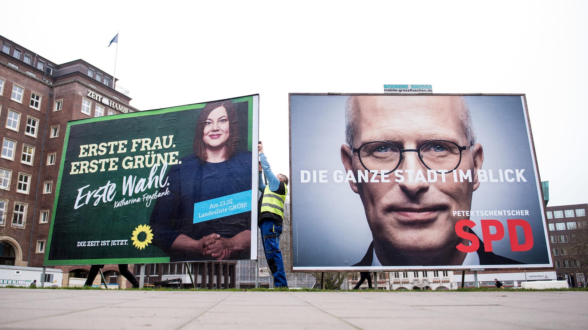 Wahlplakate für die Bürgerschaftswahl: In Hamburg gelten Katharina Fegebank von den Grünen und Peter Tschentscher von der SPD als aussichtsreiche Kandidaten.