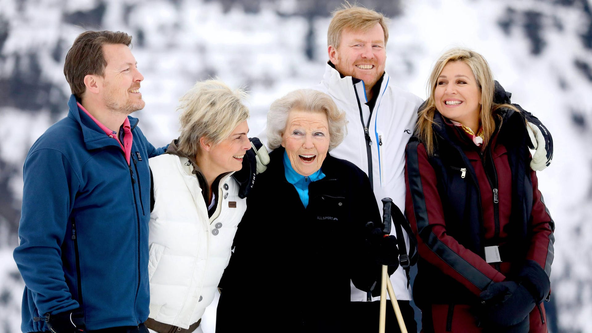 Bevor es für die Royals auf die Piste geht, posieren sie für die Fotografen.