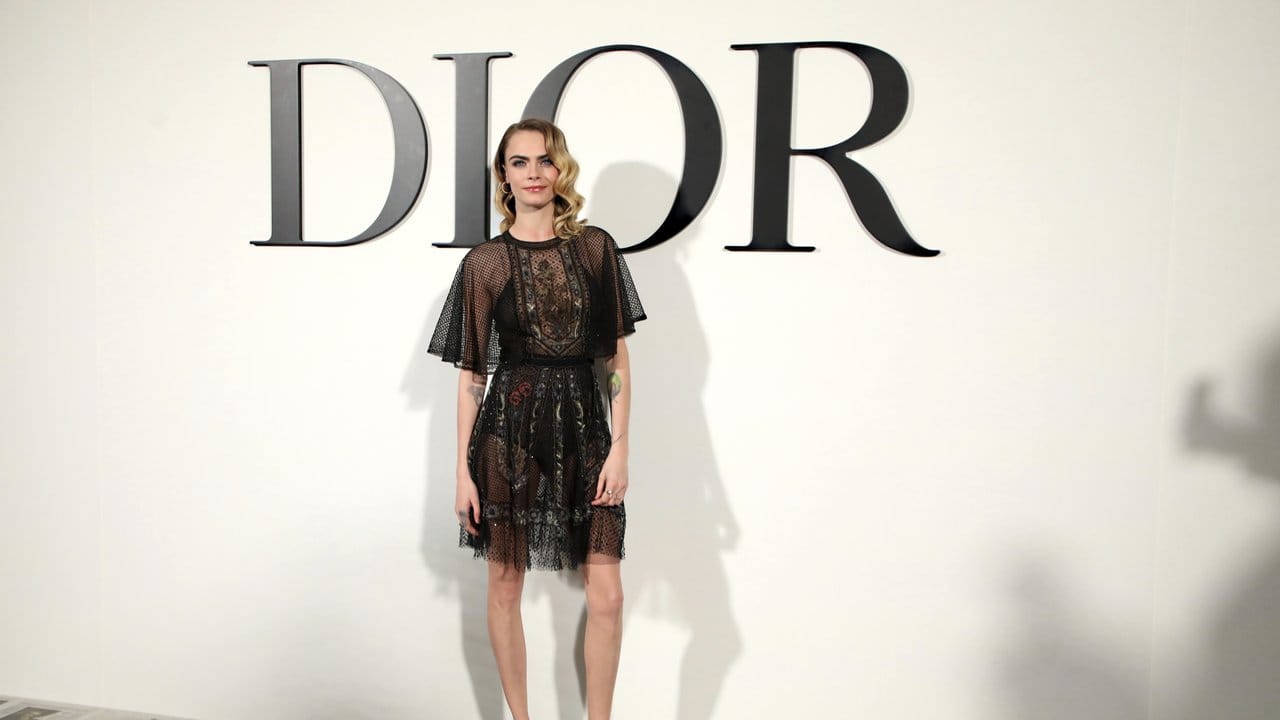Cara Delevingne, Model aus Großbritannien, bei der Dior-Modenschau.