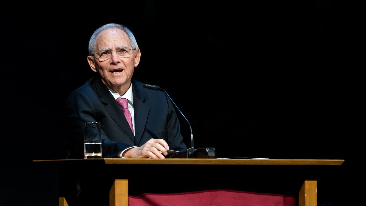 Bundestagspräsident Wolfgang Schäuble erinnerte in seiner Rede an die Bedeutung der Kunst für den europäischen Gedanken. Bundestagspräsident Wolfgang Schäuble erinnerte in seiner Rede an die Bedeutung der Kunst für den europäischen Gedanken.