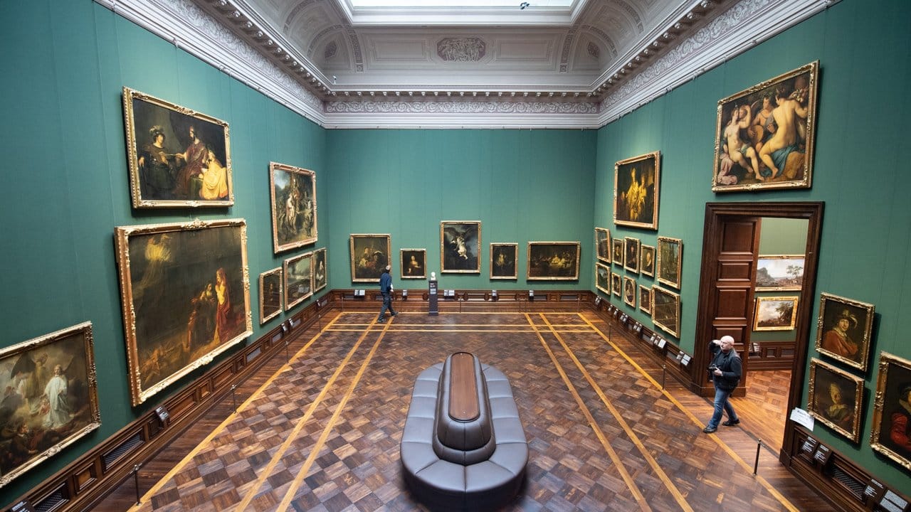 Nach siebenjähriger Sanierung wurde die Gemäldegalerie Alte Meister in Dresden wiedereröffnet. Nach siebenjähriger Sanierung wurde die Gemäldegalerie Alte Meister in Dresden wiedereröffnet.