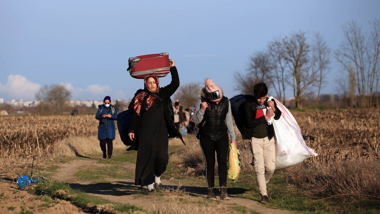 Flüchtlinge in der Türkei auf dem Weg zur griechischen Grenze.