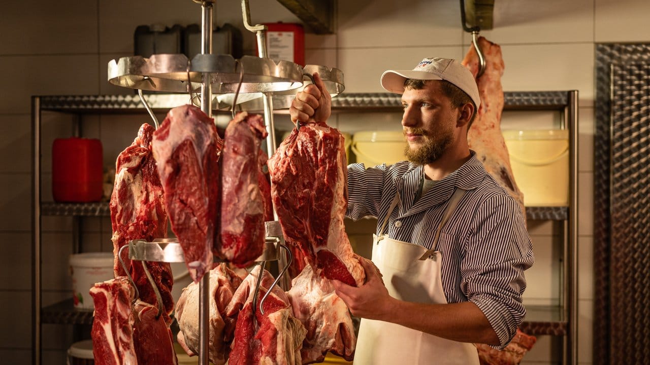 Als Experten für qualitativ hochwertige Lebensmittel können sich Fleischer später zum Fleisch-Sommelier weiterbilden.