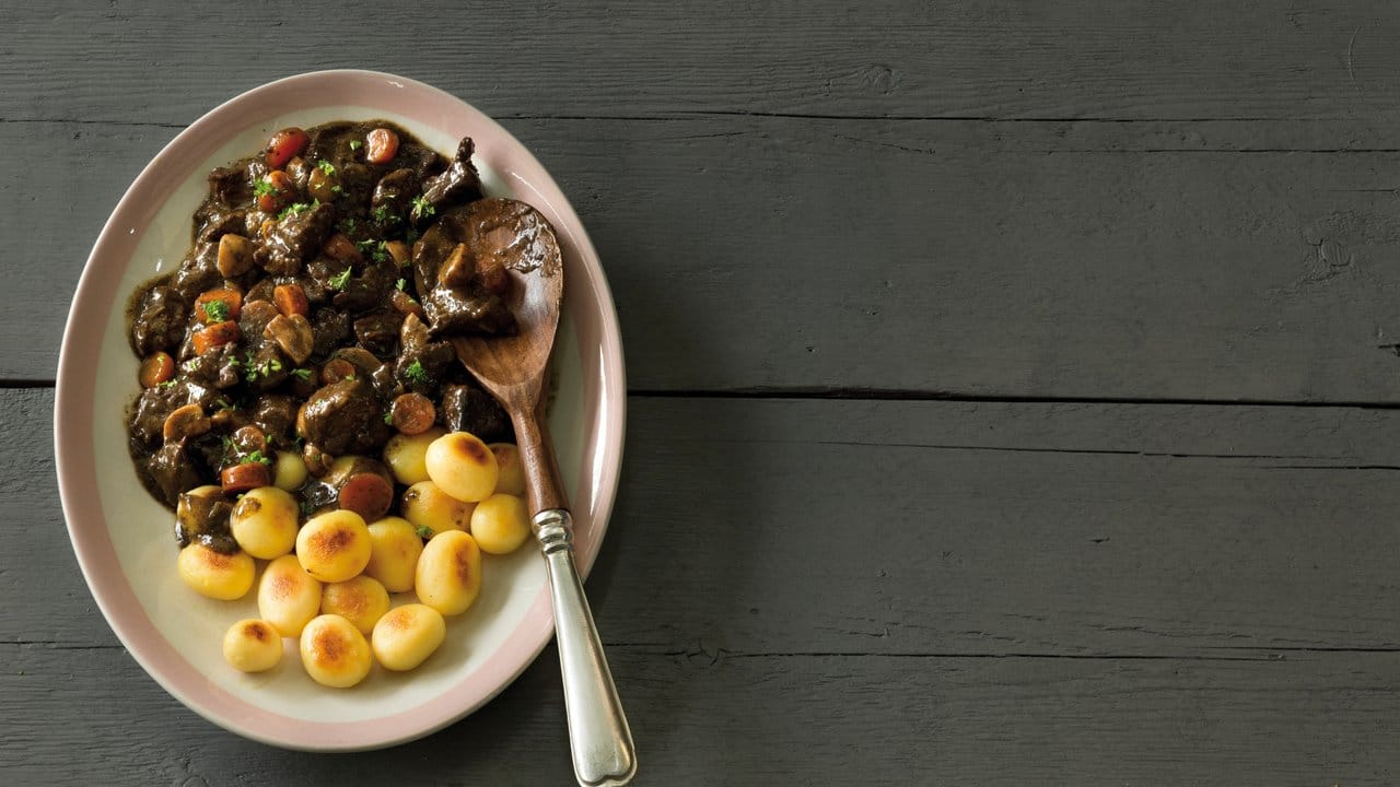 Für das "Boeuf Bourguignon" hat Spitzenkoch Michael Hanssen eine salzlose Melange komponiert. Für das "Boeuf Bourguignon" hat Spitzenkoch Michael Hanssen eine salzlose Melange komponiert.