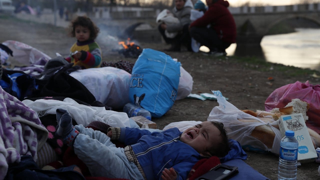Wieder sind viele Kinder unter den Flüchtlingen.