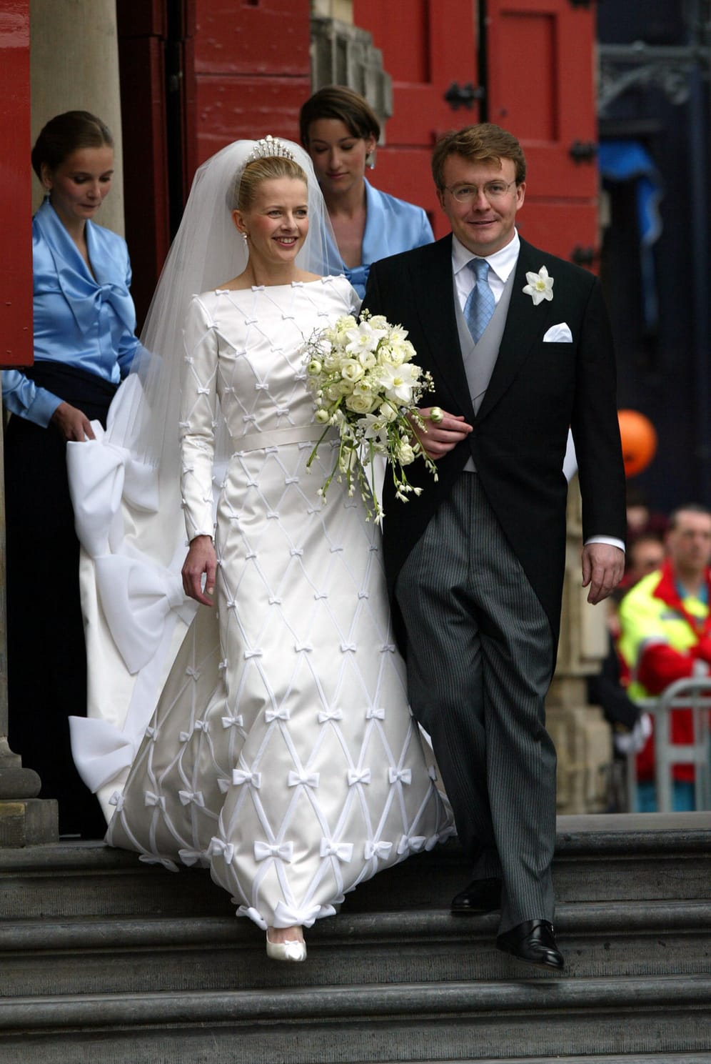 Der 2013 verstorbene Prinz Johan Friso war seit seiner Hochzeit mit Mabel Wisse Smit im Jahr 2004 kein Mitglied der niederländischen Königsfamilie mehr und wurde somit auch nicht mehr in der Thronfolge berücksichtigt.