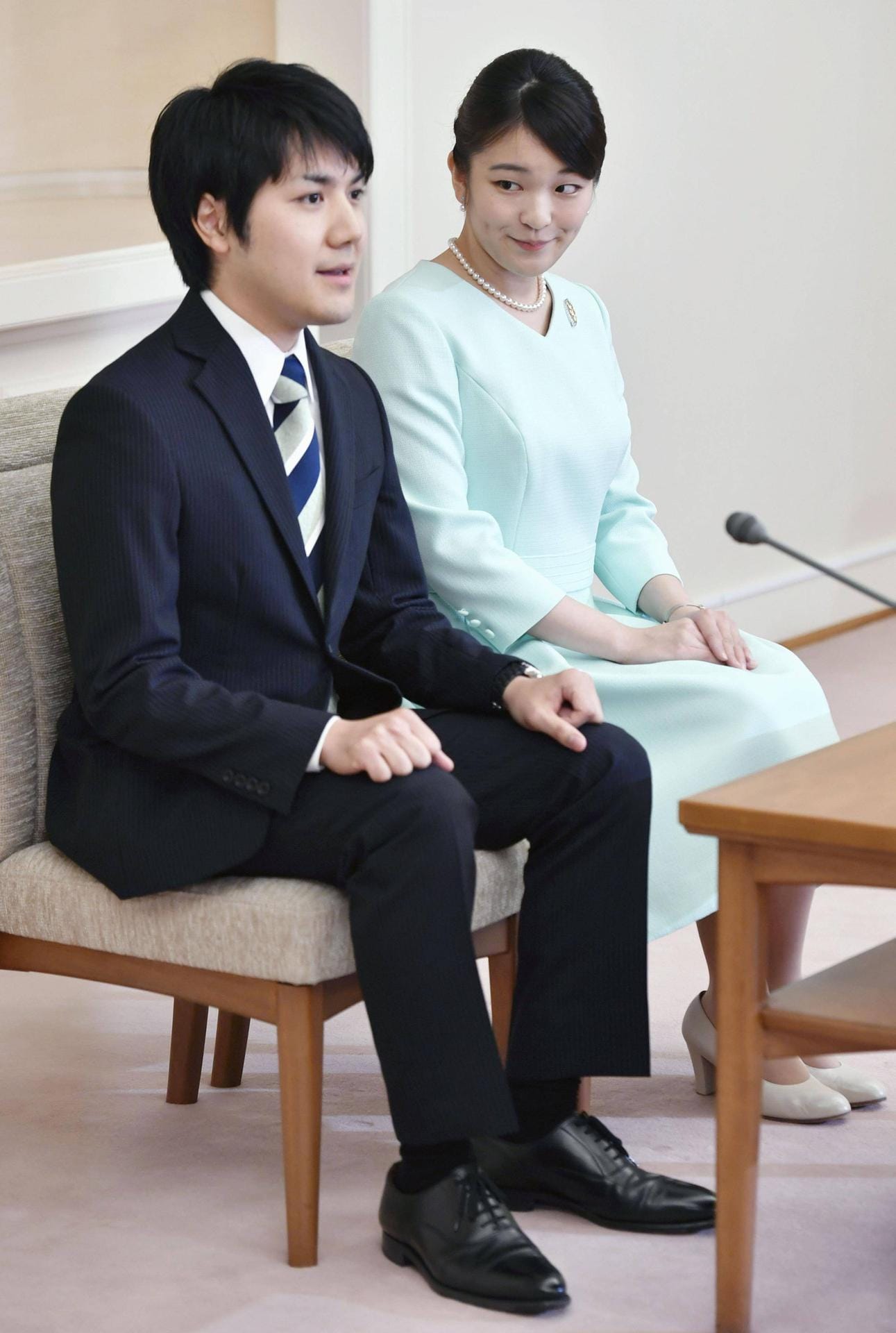 Die japanische Prinzessin Mako wird für die Liebe zu dem Bürgerlichen Kei Komuro ihre Titel aufgeben. Die beiden gaben im September 2017 ihre Verlobung bekannt und hätten eigentlich 2018 geheiratet. Doch die Hochzeit wurde auf den Wunsch der Prinzessin auf dieses Jahr im Herbst verschoben. Mit dem Jawort verliert Mako ihre Titel und den Status als Angehörige des Kaiserhauses.