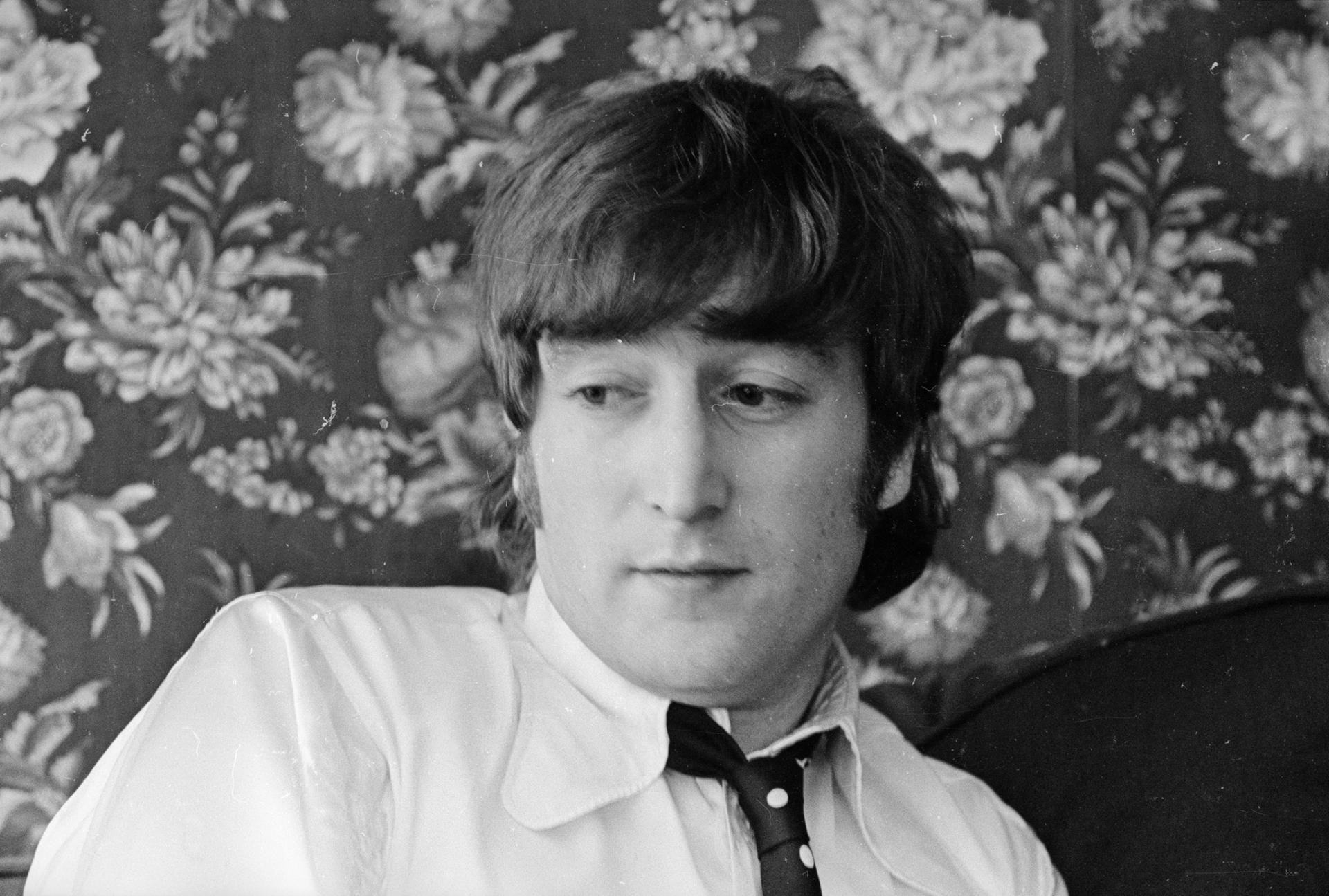 Einer der berühmtesten aber auch tragischsten Stalking-Fälle ist der von John Lennon (1940-1980). 1980 wurde der Beatles-Mitgründer von einem fanatischen Fan vor seinem Haus in New York erschossen.