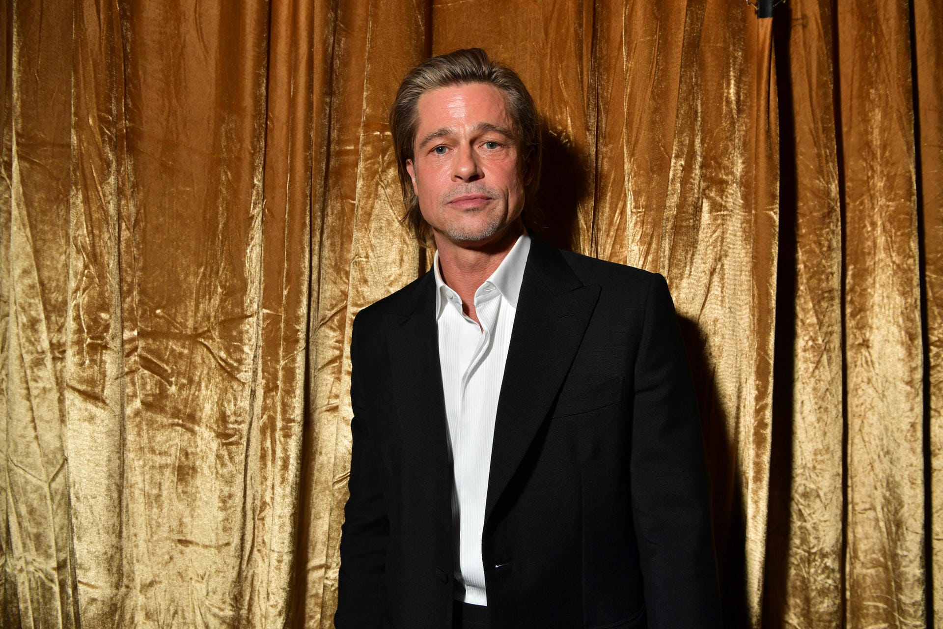 Bei einer Filmpremiere in Los Angeles schlug ein Stalker dem Schauspieler Brad Pitt unvermittelt ins Gesicht. Es folgte die sofortige Verhaftung und 20 Tage gemeinnützige Arbeit als Strafe.