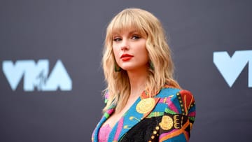Besonders häufig wurde Taylor Swift Opfer von Stalkern: In den letzten Jahren versuchten immer wieder unterschiedliche Männer bei der Sängerin einzubrechen. Swift hatte Glück und war bei all diesen Vorkommnissen nie zu Hause.