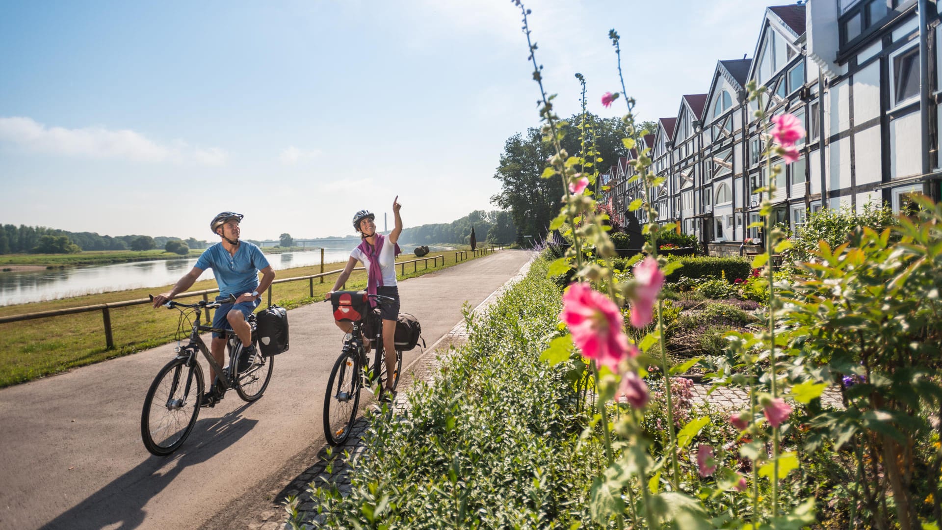 Elberadweg: Die Salzspeicher in Schönebeck sind eine der vielen Sehenswürdigkeiten am Elberadweg.