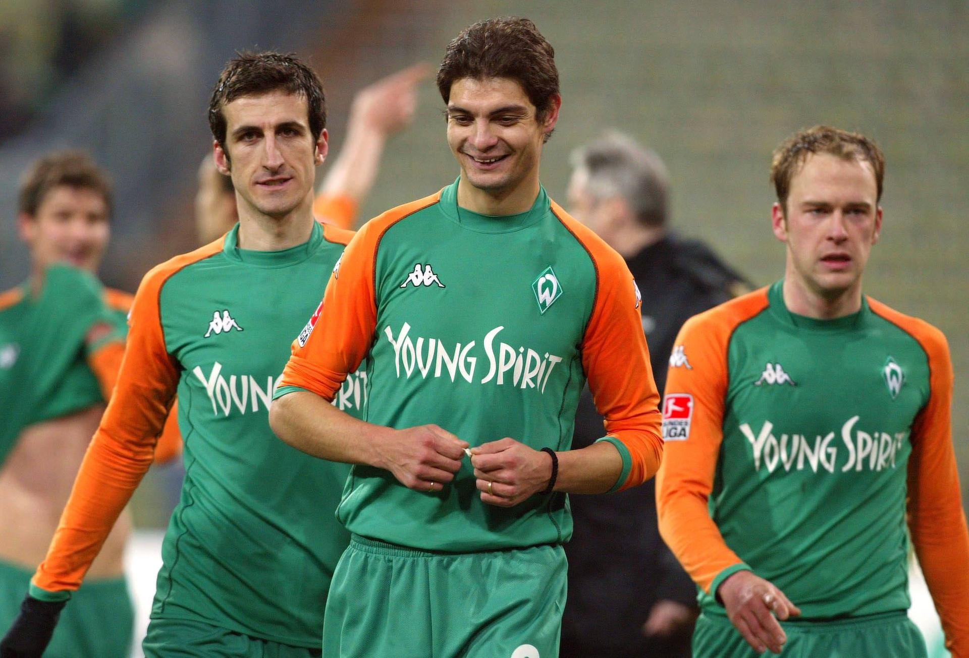 Was machen die ehemaligen Werder-Stars heute? t-online.de erinnert an 15 ehemalige Spieler der Bremer und zeigt in einer Fotoshow, was aus ihnen nach der Karriere geworden ist. Mit dabei: Johan Micoud, Angelos Charisteas und Fabian Ernst (v.l.).