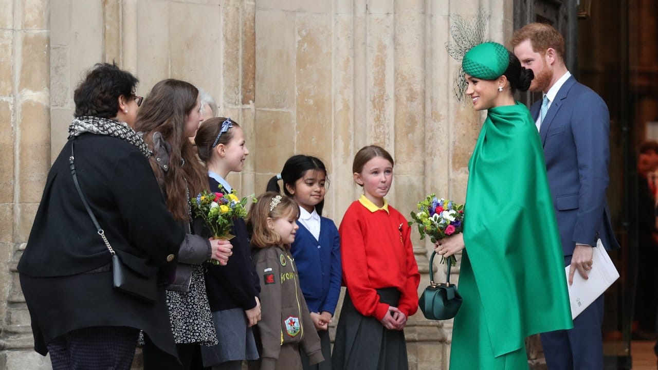 Prinz Harry und seine Frau Herzogin Meghan verabschieden nach dem Commonwealth Gottesdienst in der Westminster Abbey. Prinz Harry und seine Frau Herzogin Meghan verabschieden nach dem Commonwealth Gottesdienst in der Westminster Abbey.