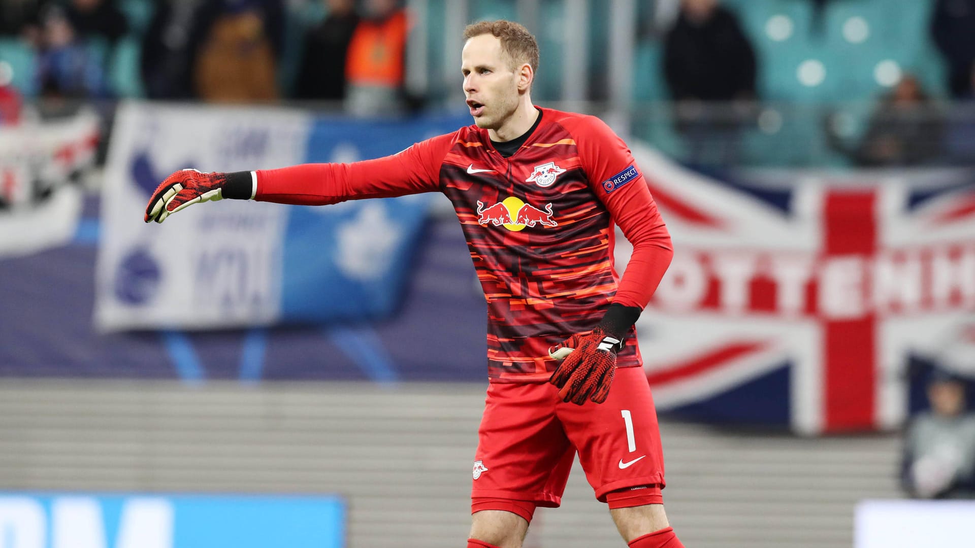 Peter Gulacsi: Gewohnt solide. Zeigte kleinere Unsicherheiten mit dem Ball am Fuß, blieb dafür aber bei Flanken der Spurs sehr sicher. Wehrte Lo Celsos Schuss etwas ungünstig in die Mitte ab (42.), was ohne Folgen blieb. Allis Schuss (74.) strahlte für ihn keine Gefahr aus. NOTE 3