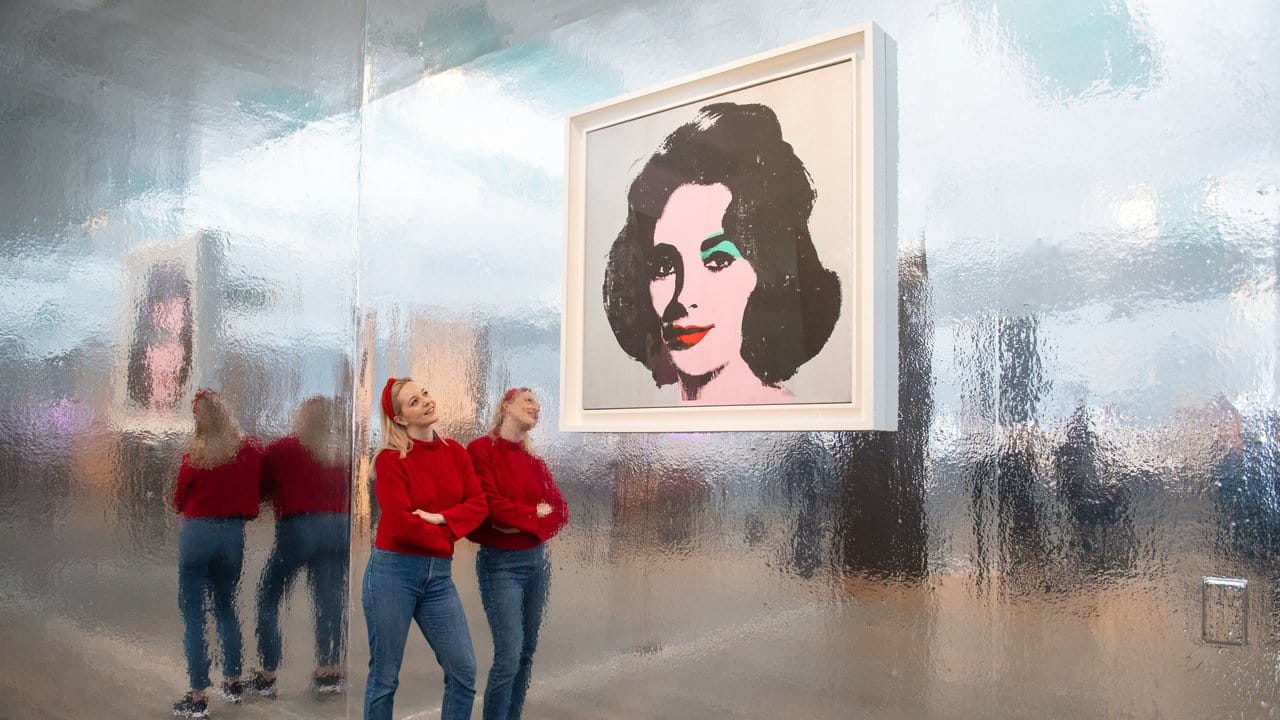 Das Kunstwerk "Silver Liz" von 1963 von Andy Warhol in der Tate Modern in London.