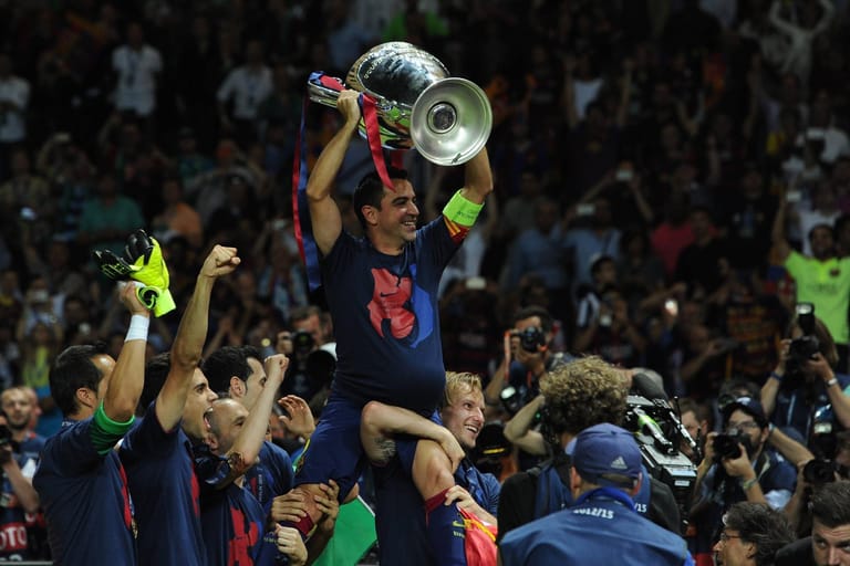 Xavi (Xavier Hernández Creus) (40): Auch er gehört zur goldenen Barca-Generation. Der Mittelfeldstratege gewann mit den Katalanen vier Mal die Königsklasse (05/06, 08/09, 10/11 und 14/15) und ist ohne Zweifel eine Legende des Wettbewerbs. Unsterblich wurde er in Spanien auch durch den Gewinn der Weltmeisterschaft (2010) sowie zweier Europameisterschaften (2008 und 2012). Für Unmut sorgte, dass er den Wüstenstaat Katar für seine WM-Vorbereitungen 2022 lobte. Heute ist er Fußball-Trainer.