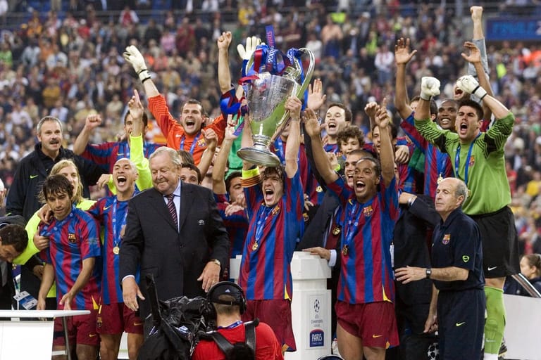 Carles Puyol (41): Er ist nicht nur wegen seiner Lockenmähne eine Legende. Drei Champions-League-Siege konnte er mit Barcelona (05/06, 08/09 und 10/11) für sich verbuchen. Nach seinem Karriereende wollte ihn der FC Barcelona als Sportchef verpflichten, er lehnte allerdings ab.