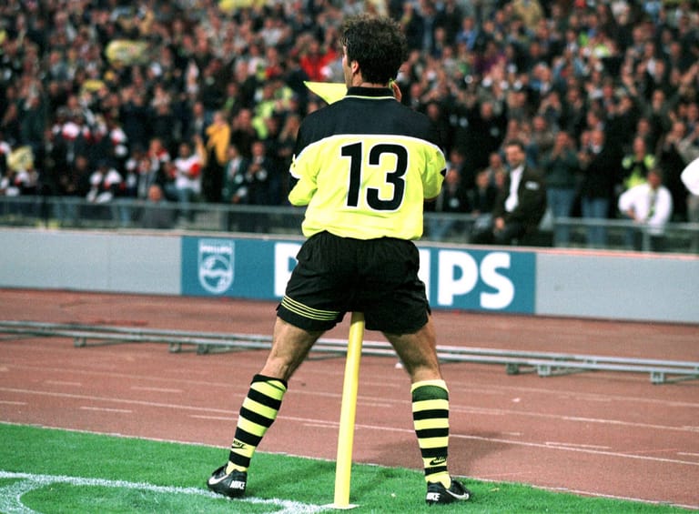 Karl-Heinz Riedle (54): Der immer braungebrannte Allgäuer wurde 1996/97 mit Dortmund Champions-League-Sieger. Kalle "Air" Riedle zählt mit einiger Einsatzzeit auch zum deutschen Weltmeisterteam 1990. Wegen seines Final-Doppelpacks zählt Karl-Heinz Riedle zumindest auch zum deutschen Helden-Kreis dieses Wettbewerbs. Heute ist er BVB-Repräsentant, Mitbegründer einer Sportagentur und unterhält ein 4-Sterne-Hotel in Oberstaufen sowie ein Fußball-Camp.