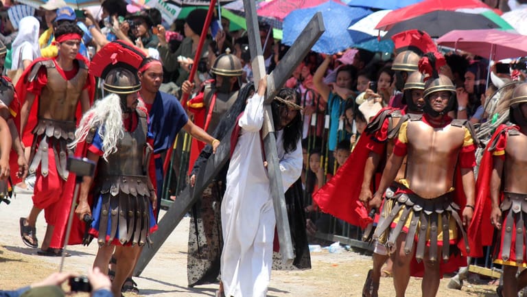 Die katholische Kirche verurteilt das Ritual auf den Philippinen.