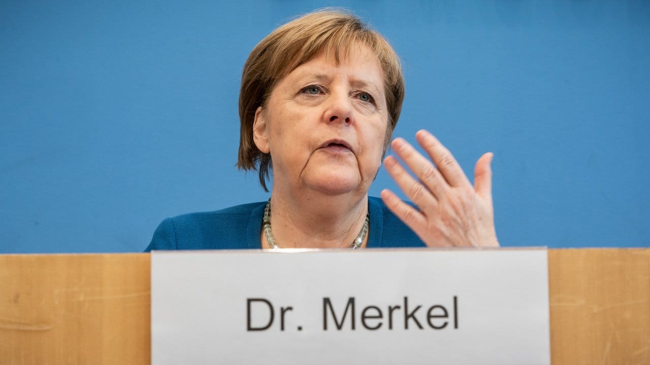 Bundeskanzlerin Angela Merkel nimmt an einer Pressekonferenz zur Entwicklung beim Coronavirus teil. Bundeskanzlerin Angela Merkel nimmt an einer Pressekonferenz zur Entwicklung beim Coronavirus teil.