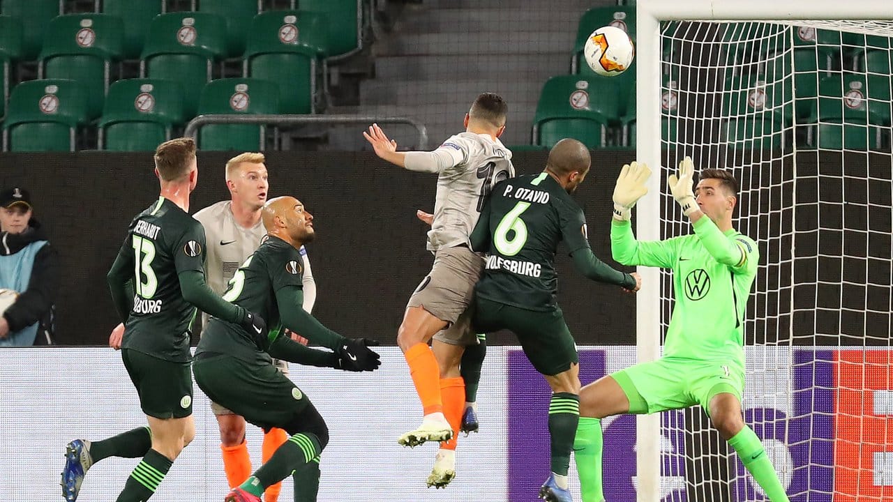 Júnior Moraes (M) brachte Schachtjor in Wolfsburg in Führung. Júnior Moraes (M) brachte Schachtjor in Wolfsburg in Führung.