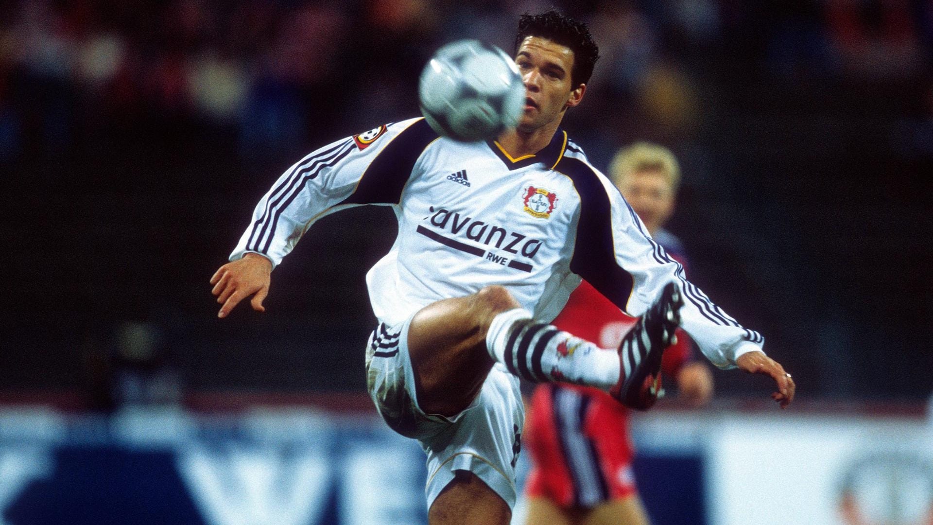 Michael Ballack: Der Rückkehrer unter den Ex-Bayer-Stars. Er kickte von 1999 bis 2002 und von 2010 bis 2012 für die Leverkusener und beendete dort auch seine Karriere. Der frühere Kapitän der Nationalelf ist heute nicht mehr oft im Rampenlicht zu sehen. Von 2012 bis 2016 war er Experte des US-amerikanischen Sportsenders ESPN.