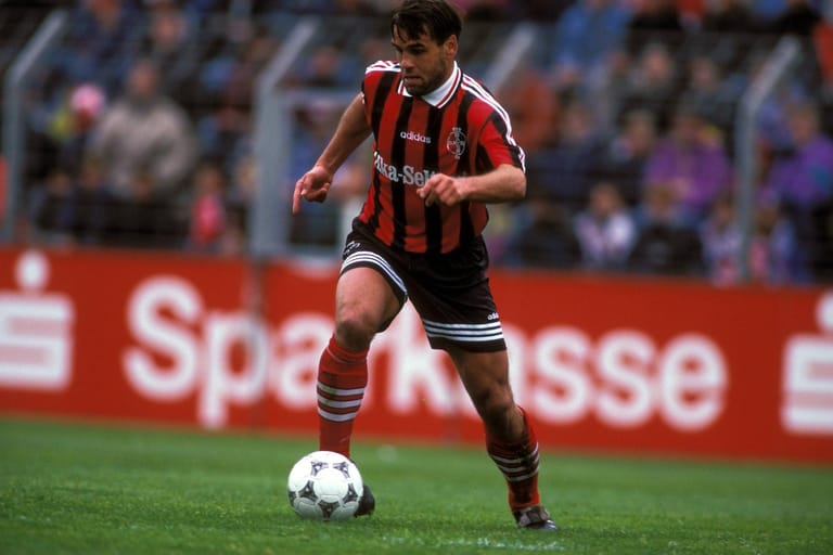 Ulf Kirsten: 446 Einsätze machte er für Bayer Leverkusen und ist damit bis heute Rekordspieler nach Rüdiger Vollborn. Von 1990 bis 2003 schoss der Mittelstürmer 238 Tore. Heute ist er als Berater bei Regionalligist Wacker Nordhausen tätig.