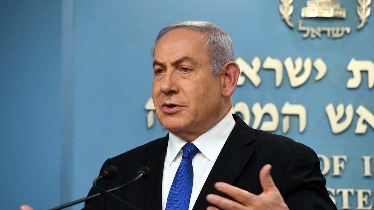 Die Generalstaatsanwaltschaft wirft Regierungschef Netanjahu Betrug und Untreue sowie Bestechlichkeit vor.
