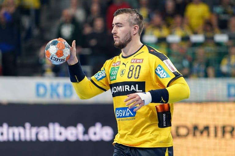 Jannik Kohlbacher: Der zweite Fall der Handball-Bundesliga ist bekannt, wieder ist ein Spieler der Rhein-Neckar Löwen betroffen. Es handelt sich um Jannik Kohlbacher. Da der Kreisläufer auch deutscher Nationalspieler ist, ist das gesamte DHB-Team in Quarantäne.