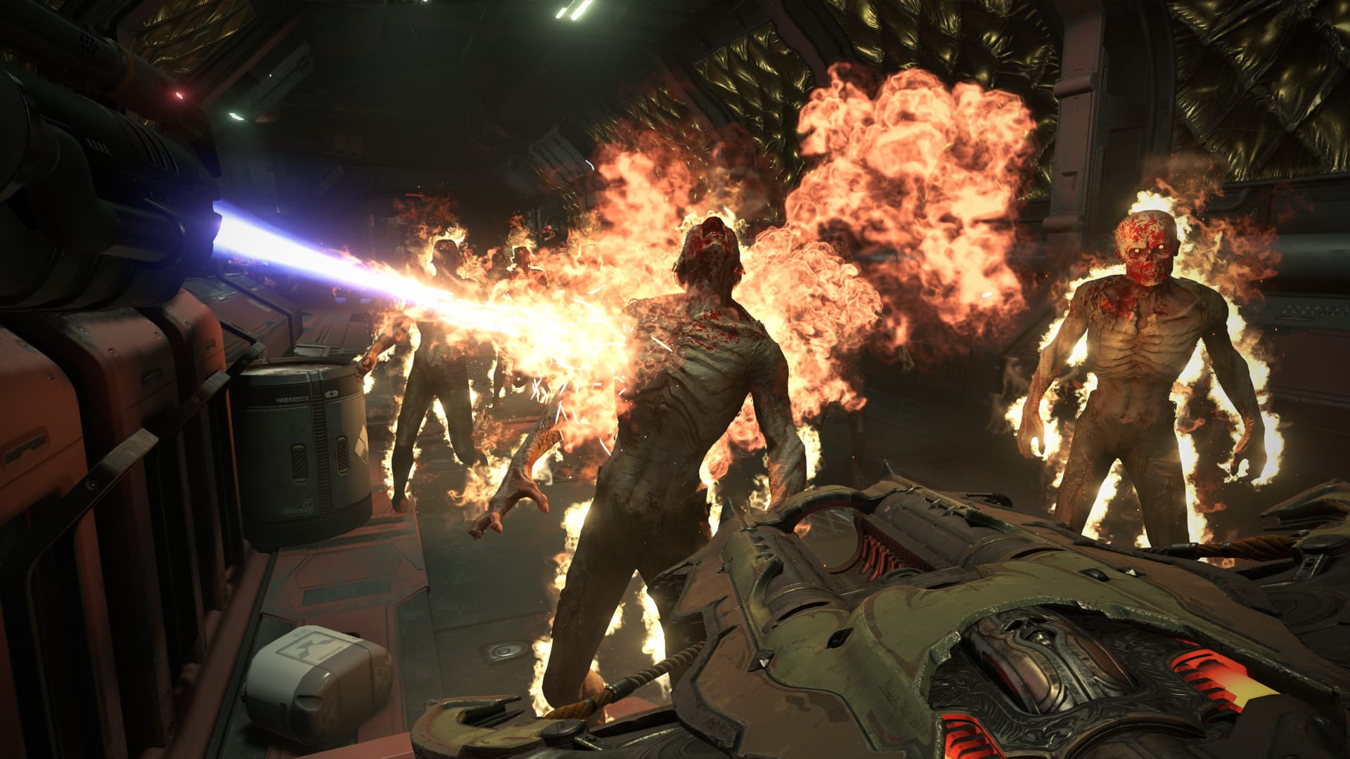 Bis an die Zähne bewaffnet: Die Rüstung des Spielers in "Doom Eternal" hat unter anderem einen Flammenwerfer an Bord.