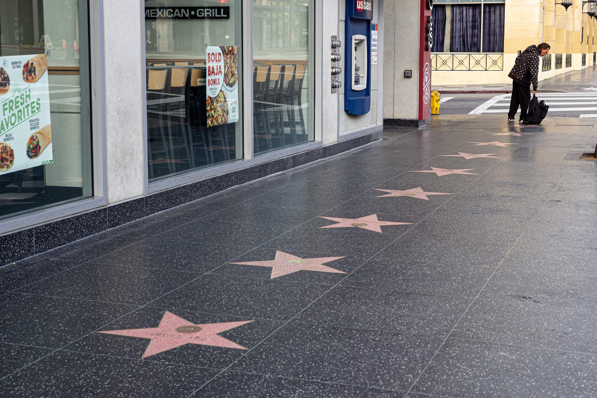 Los Angeles, USA: Der Hollywood Boulevard, sonst ein beliebtes Ziel für Touristen, ist in der Corona-Krise fast verlassen.
