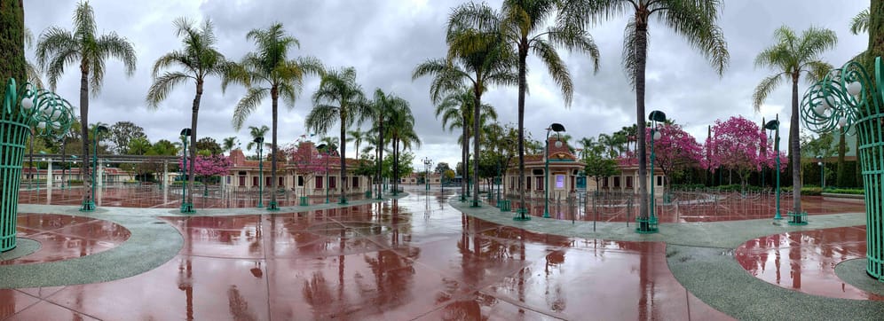 Anaheim, USA: Der Vergnügungspark Disneyland ist wegen des Coronavirus gesperrt und nun menschenleer.