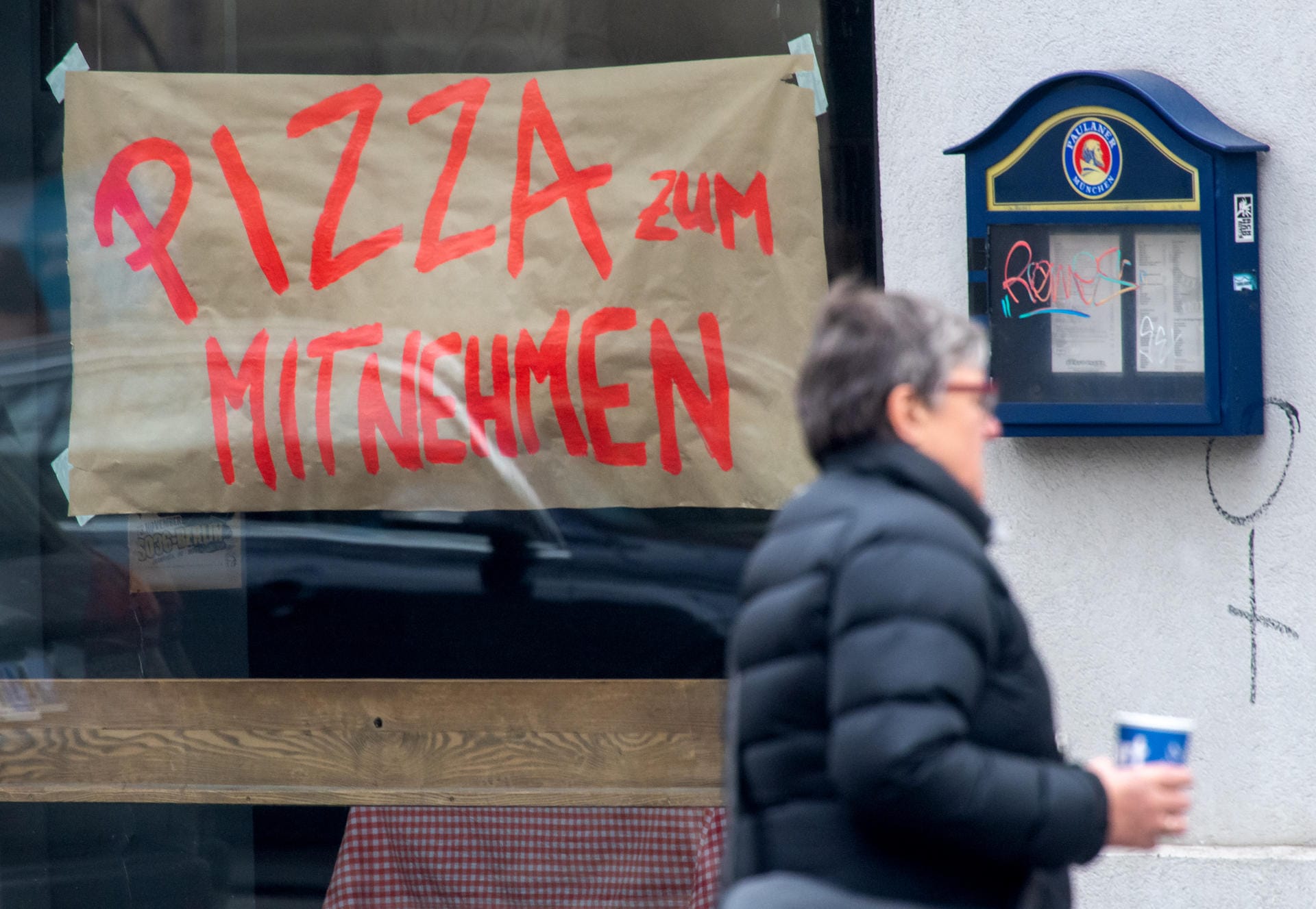 "Pizza zum Mitnehmen": Restaurants kämpfen so um die letzten Kunden.