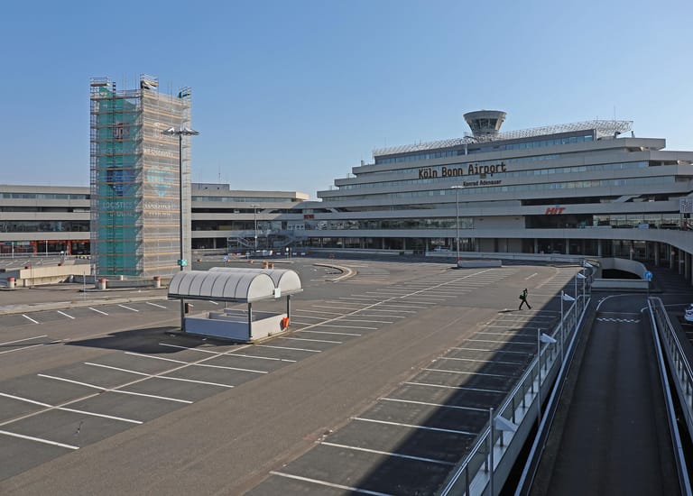 Der Flughafen Köln/Bonn: Wegen der Coronavirus-Pandemie ist der Flughafen wie leergefegt.