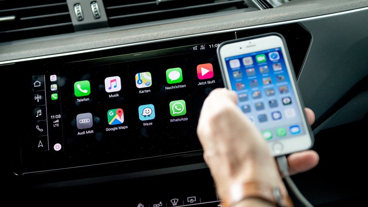 Apple Carplay und Android Auto sollten in einem Gerät auf jeden Fall integriert sein.