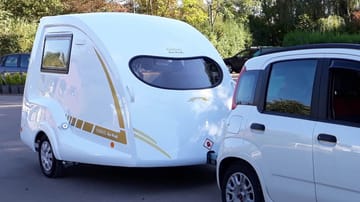 Micro-Tourer von Go-Pod: Der 4,20 Meter kurze Wohnwagen kann dank seines Gesamtgewichts von nur 750 Kilogramm selbst von kleinen Autos gezogen werden.