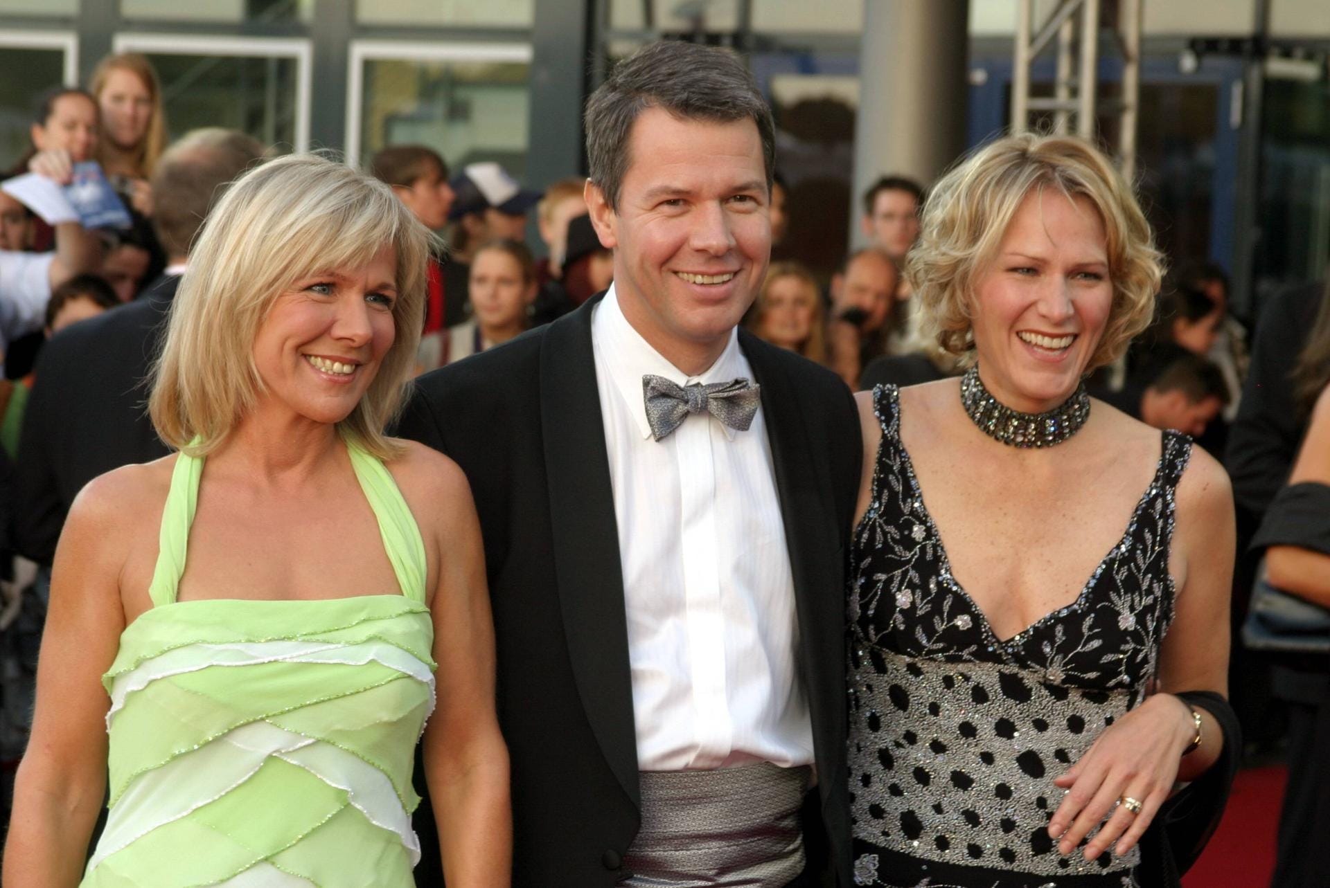 2004: Ulrike von der Groeben und Moderator Peter Kloeppel mit Ehefrau Carol anlässlich der Verleihung des Deutschen Fernsehpreise