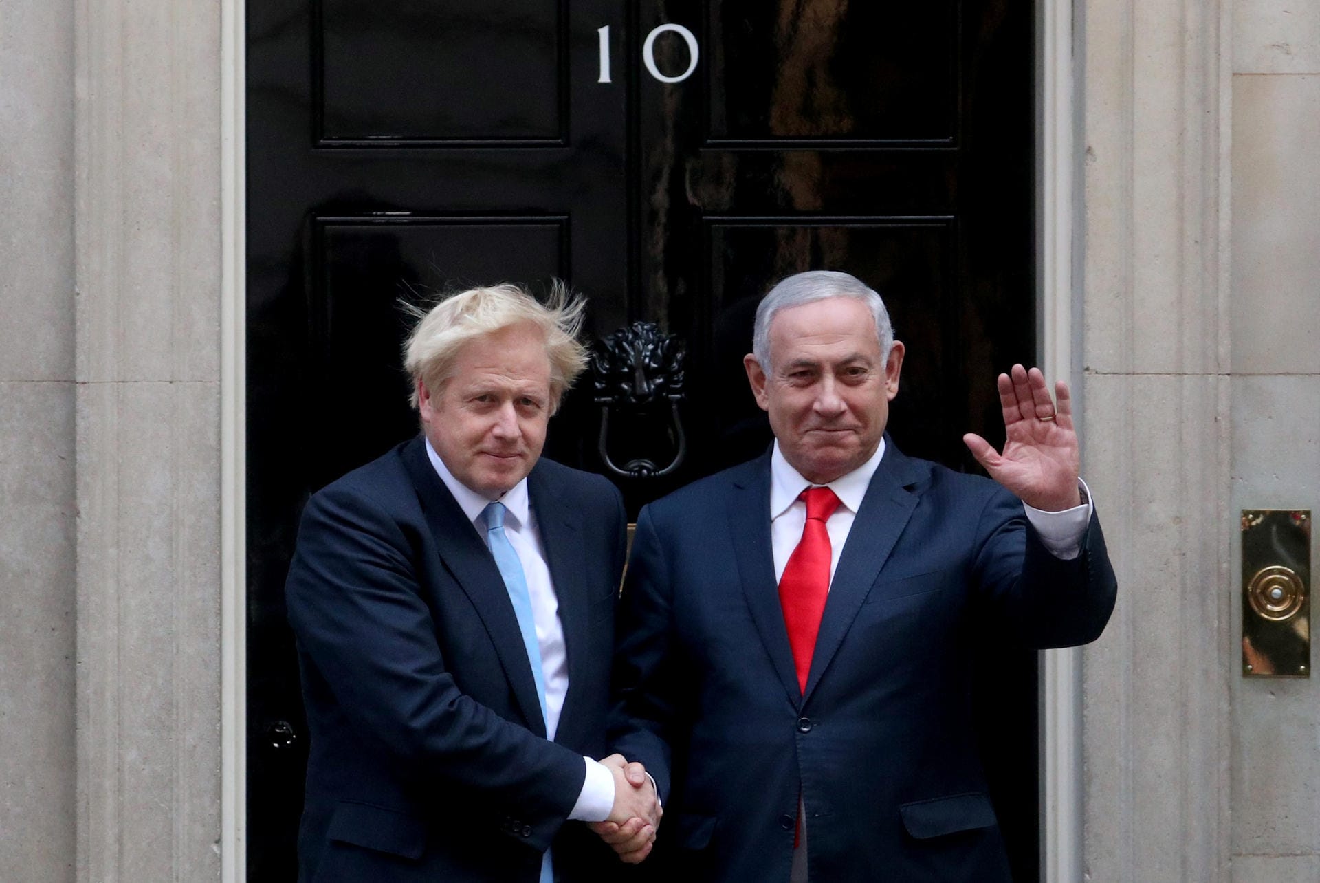 Israels Ministerpräsident Benjamin Netanyahu schrieb, er und die gesamte Bevölkerung würden für die rasche Erholung Johnsons beten.